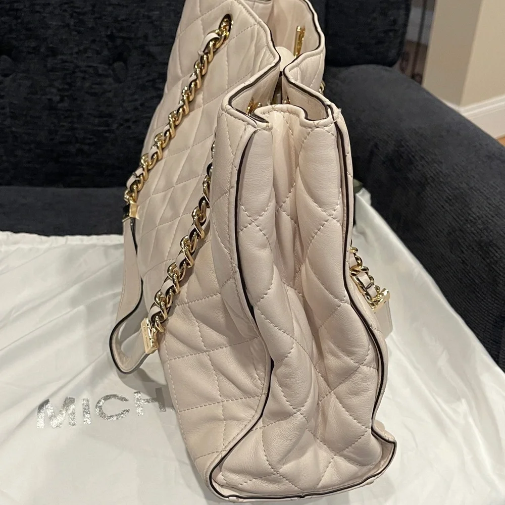 Michael Kors Quilted Shoulder Bag in Cream with Gold Accents - Picture 4 of 11